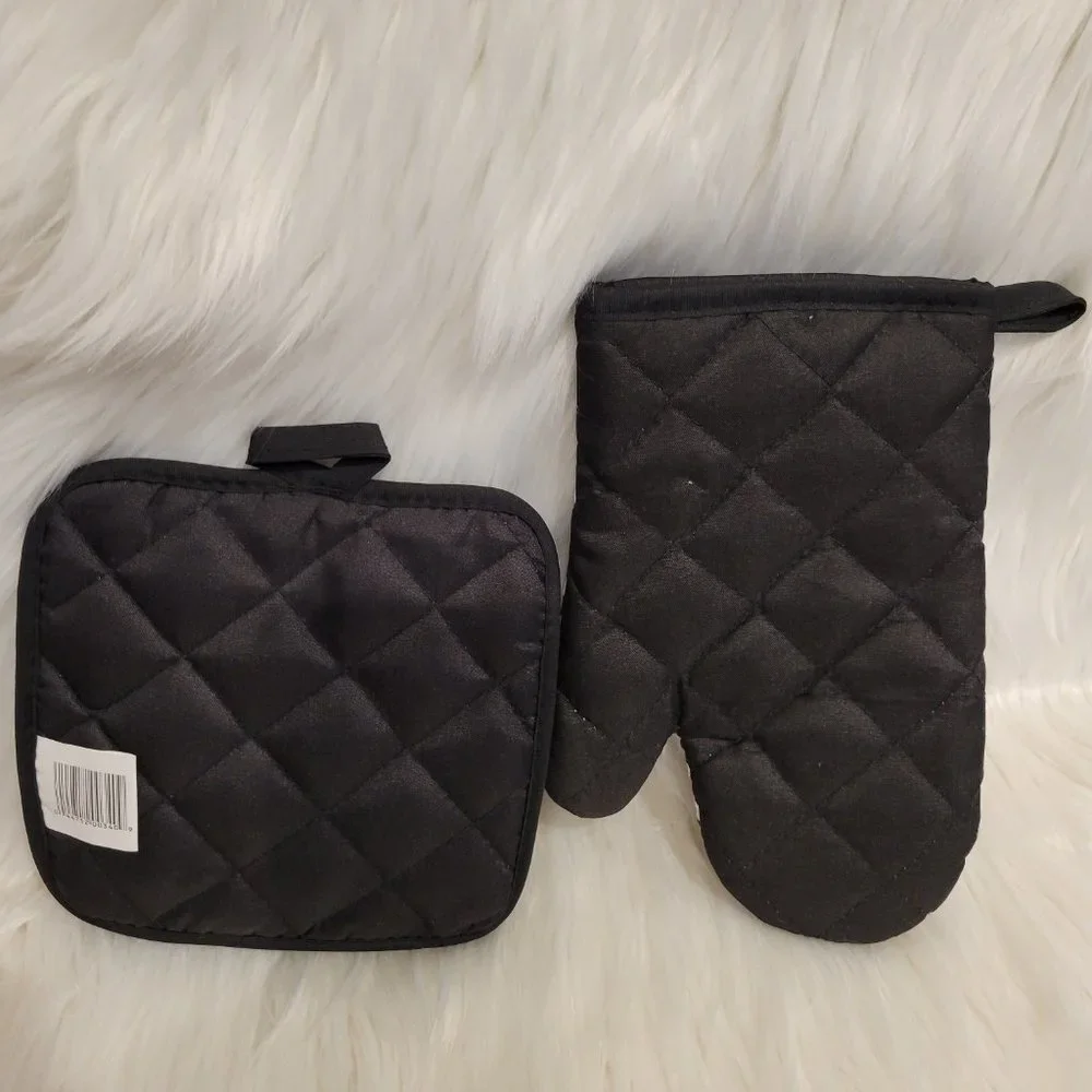 Black & White Oven Mitt & Potholder Set